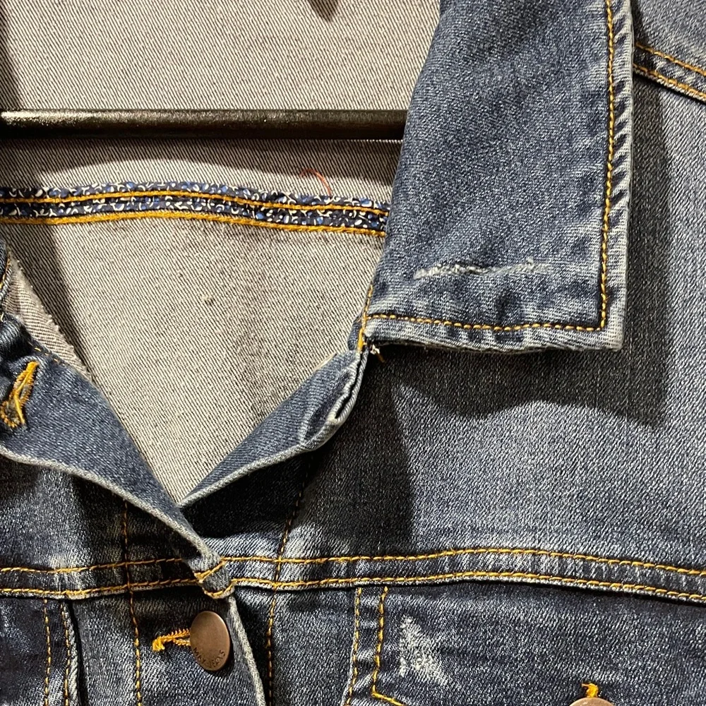 Max Jeans Blue Distressed Stretchy Denim Jacket with Floral Embroidery - Picture 7 of 13